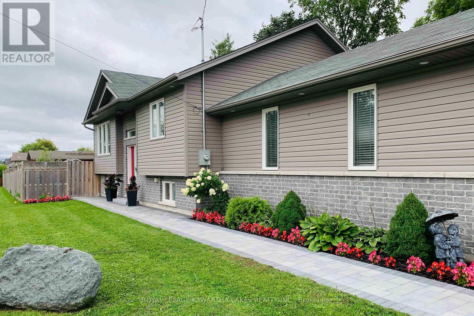 15 Durham Street E, Kawartha Lakes, Ontario  K9V 5R5 - Photo 3 - X12039622