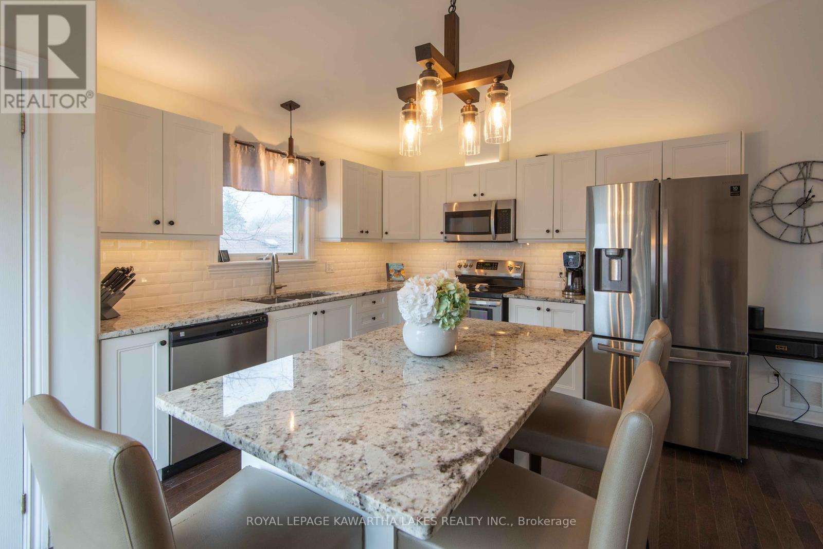 15 Durham Street E, Kawartha Lakes, Ontario  K9V 5R5 - Photo 6 - X12039622