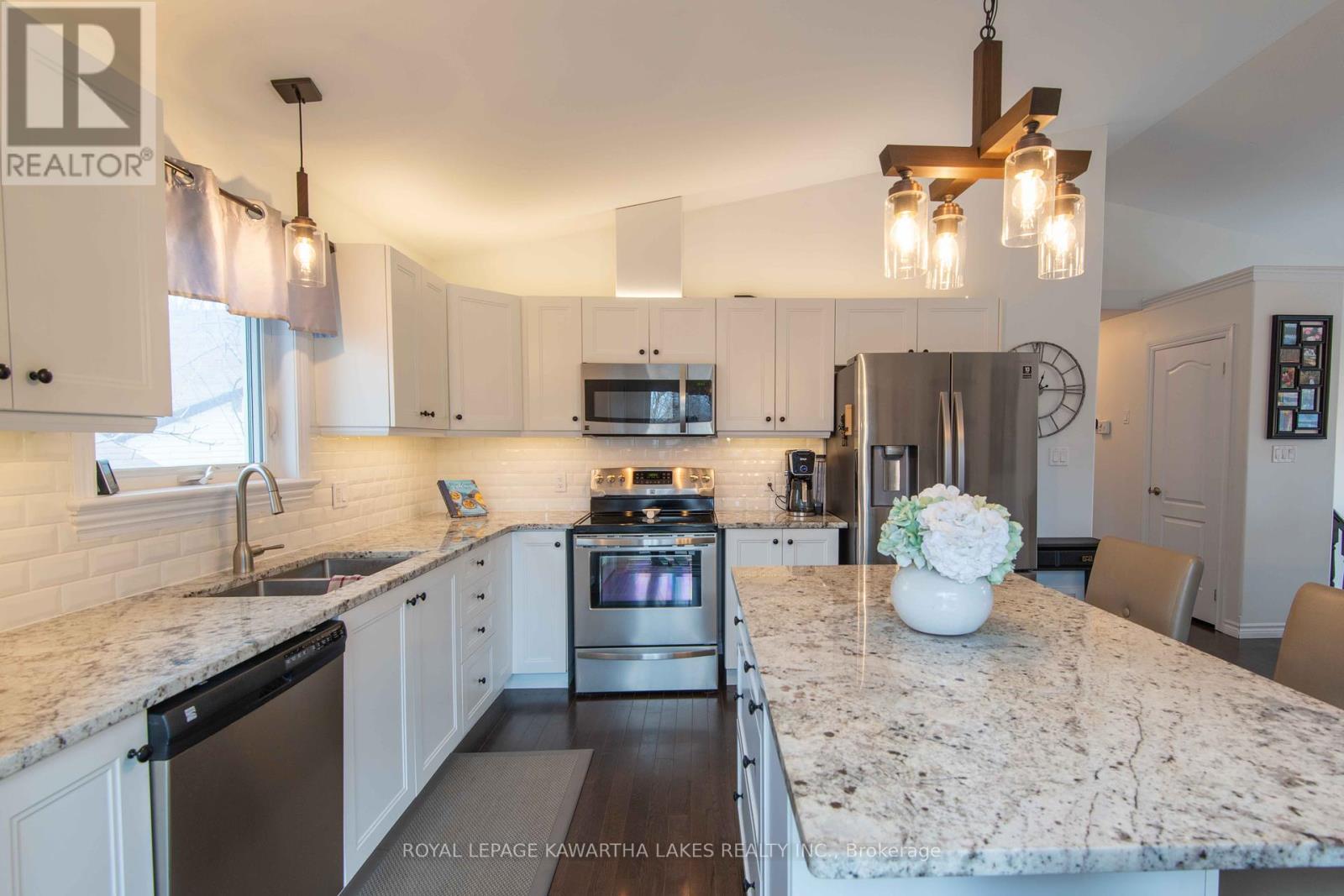 15 Durham Street E, Kawartha Lakes, Ontario  K9V 5R5 - Photo 7 - X12039622