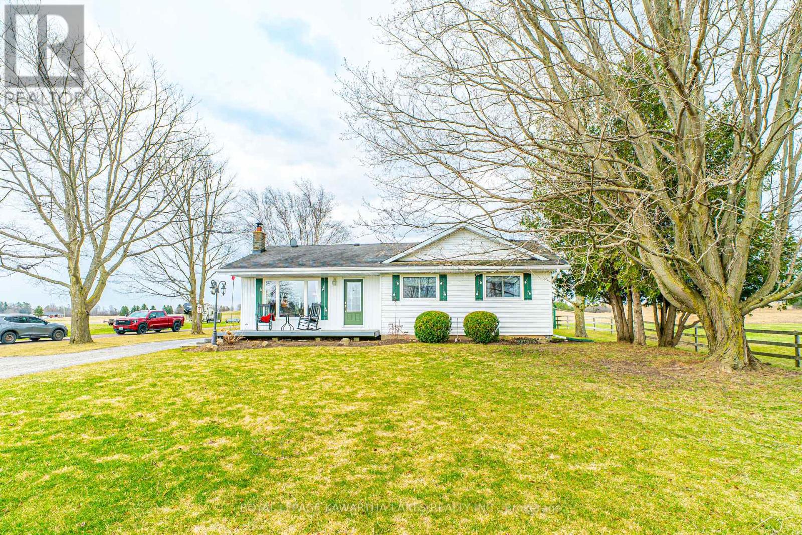 <div class="slider-price">$1,429,900</div><p>2960 Bradburn Road, Scugog, Ontario</p>