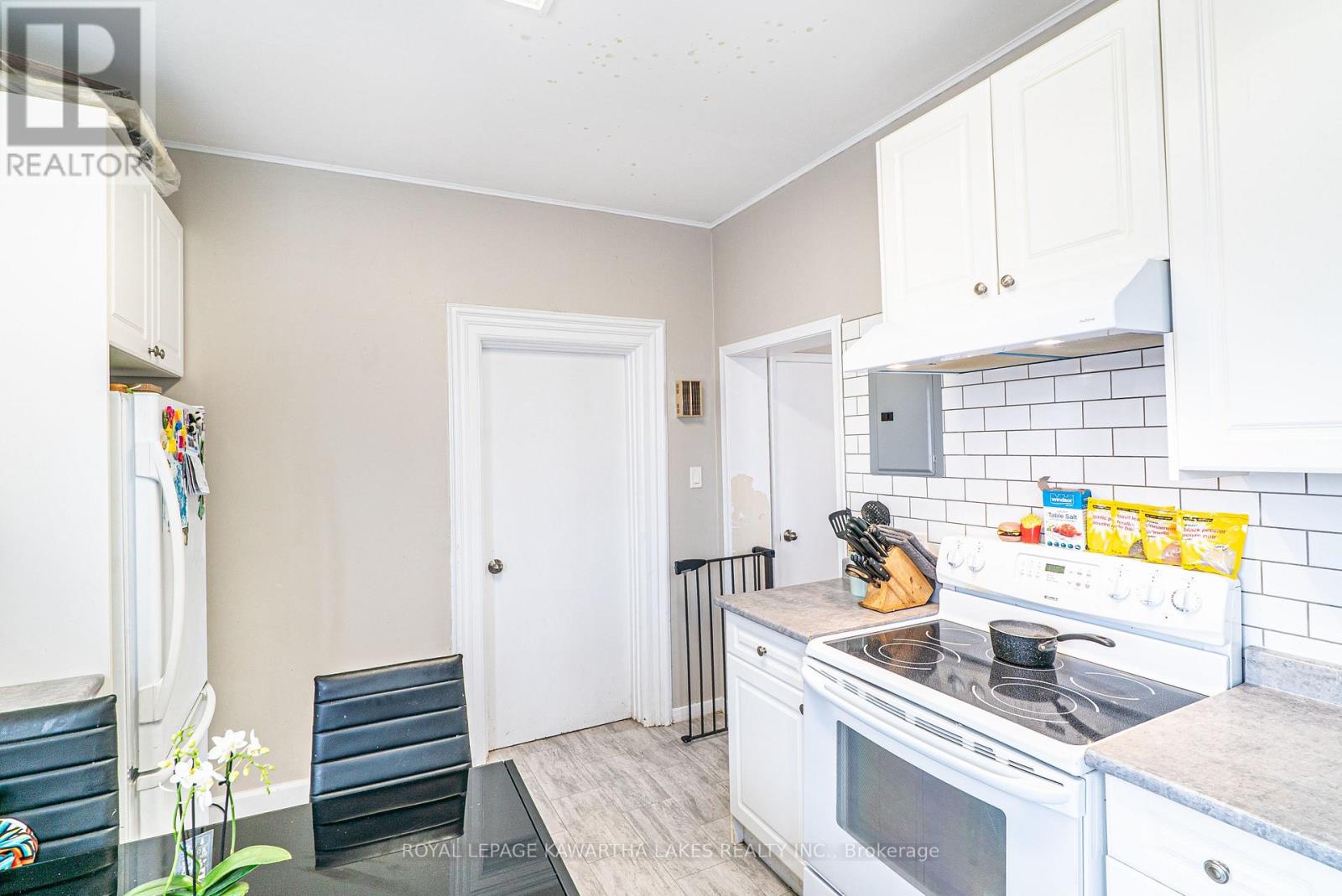 6 Glenelg Street W, Kawartha Lakes, Ontario  K9V 2T8 - Photo 18 - X12113272