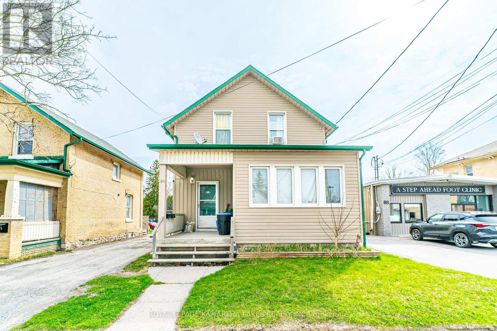 86 Lindsay Street S, Kawartha Lakes, Ontario  K9V 2M3 - Photo 1 - X12113382