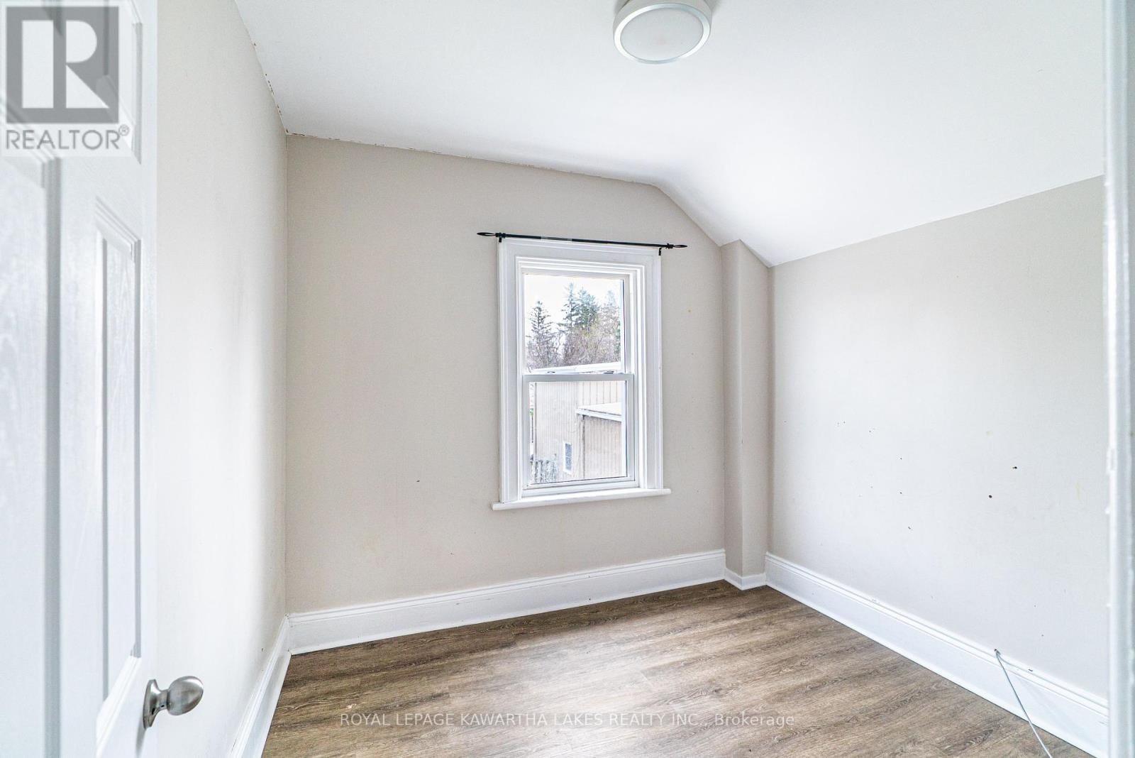 86 Lindsay Street S, Kawartha Lakes, Ontario  K9V 2M3 - Photo 17 - X12113382