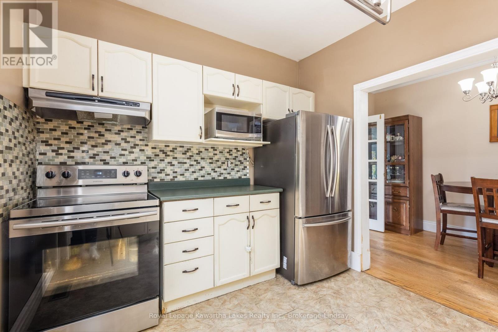 205 William Street N, Kawartha Lakes, Ontario  K9V 4B8 - Photo 12 - X12114546