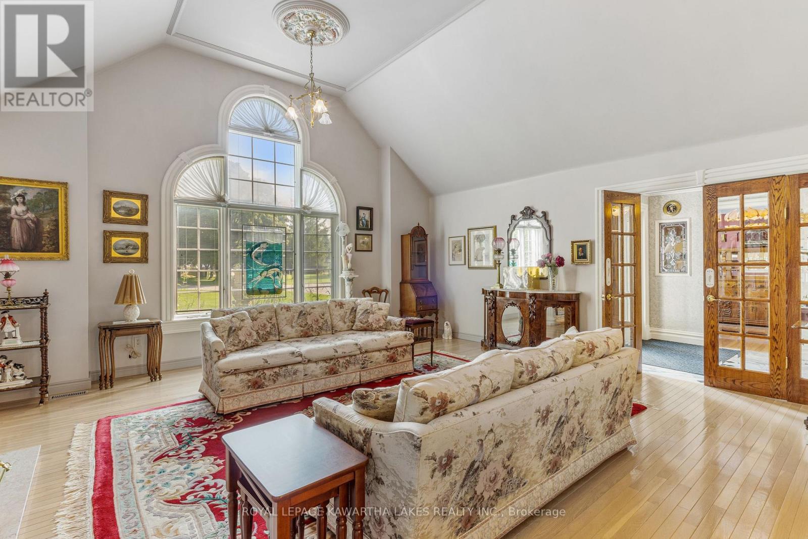4 Sturgeon Glen Road, Kawartha Lakes, Ontario  K0M 1N0 - Photo 4 - X12124775