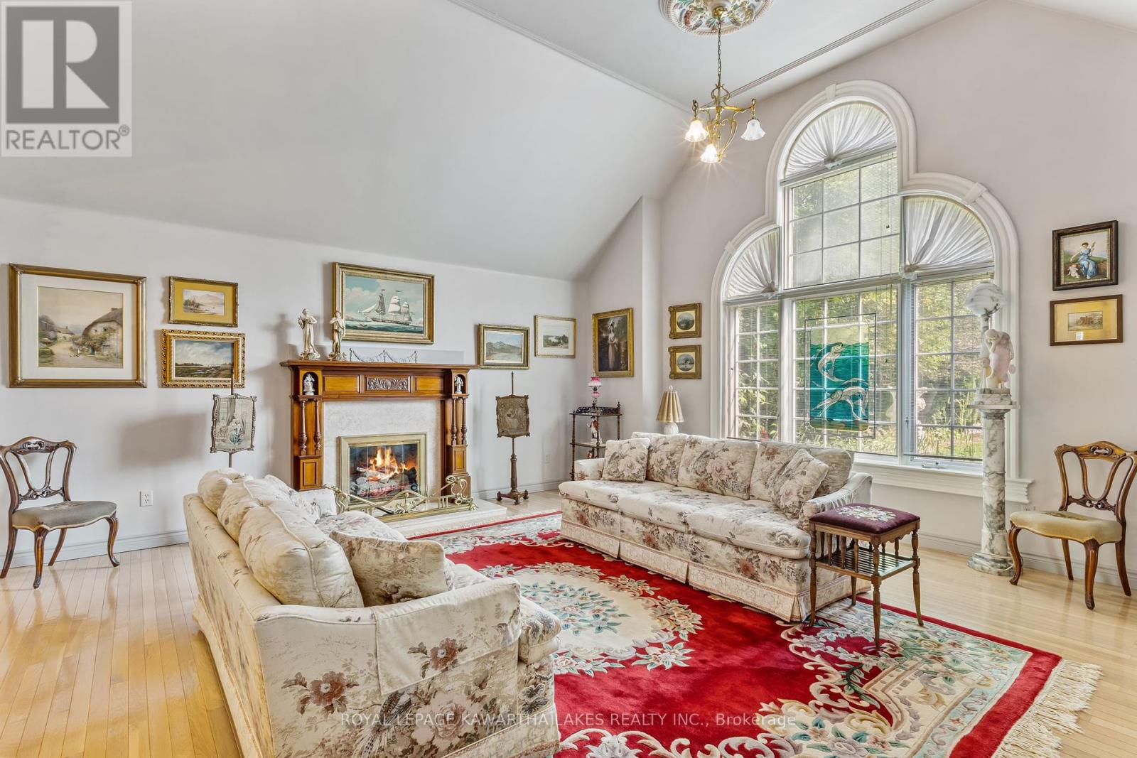 4 Sturgeon Glen Road, Kawartha Lakes, Ontario  K0M 1N0 - Photo 5 - X12124775
