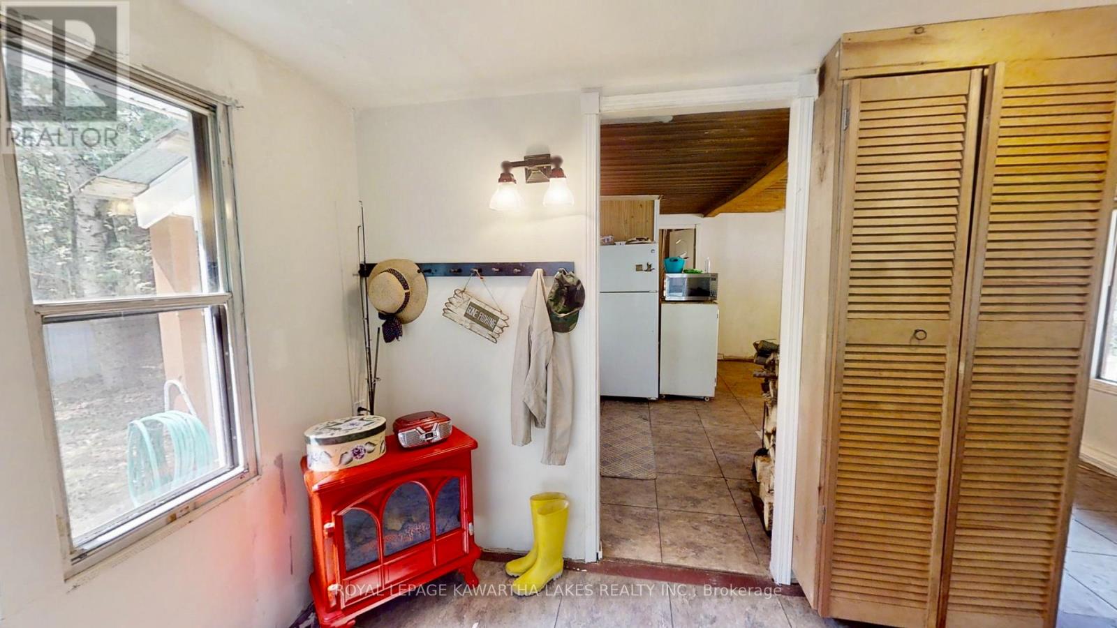 81 Mcguire Beach Road, Kawartha Lakes, Ontario  K0M 2B0 - Photo 15 - X12127841