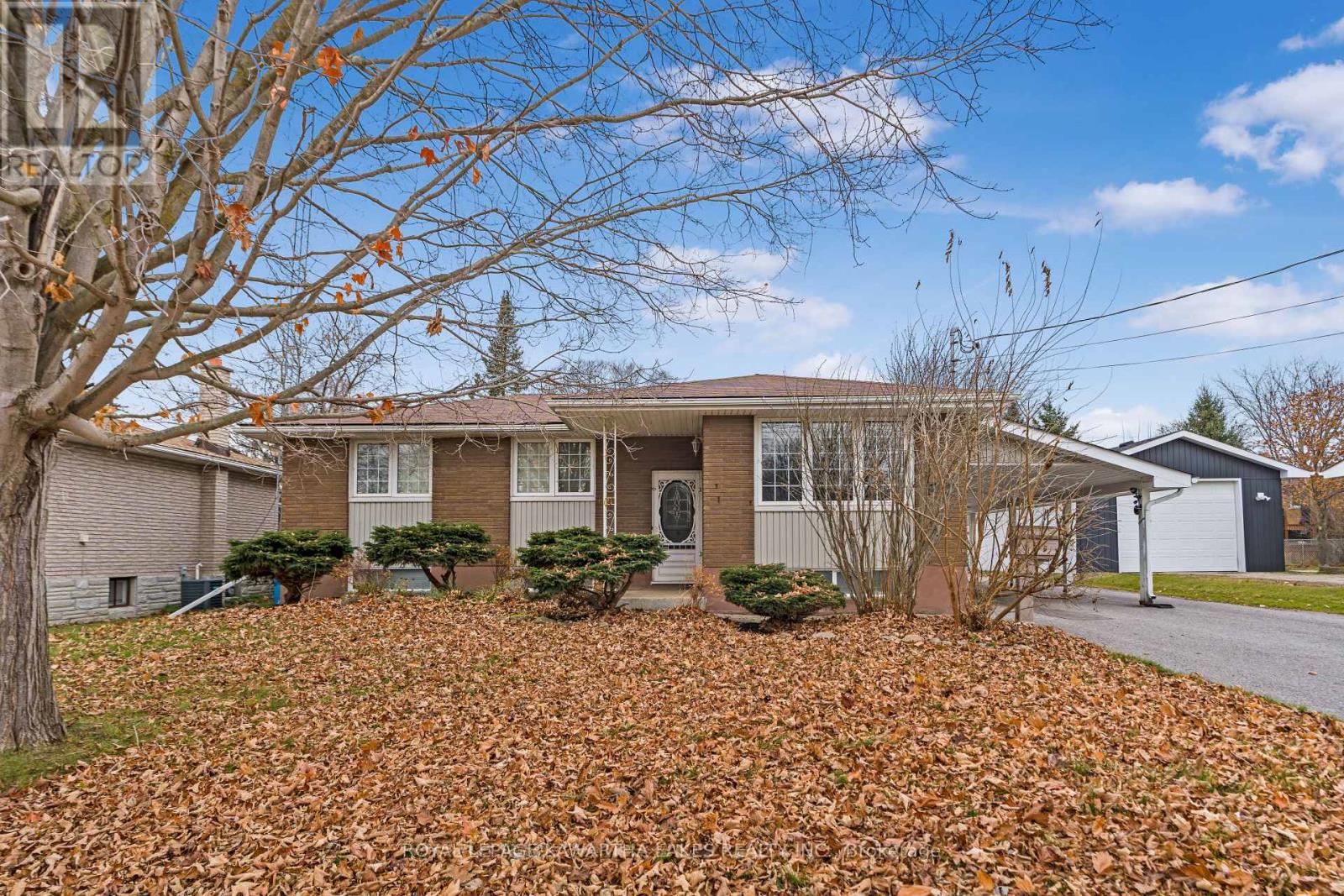 146 Queen Street, Kawartha Lakes, Ontario  K9V 1H1 - Photo 1 - X12129465
