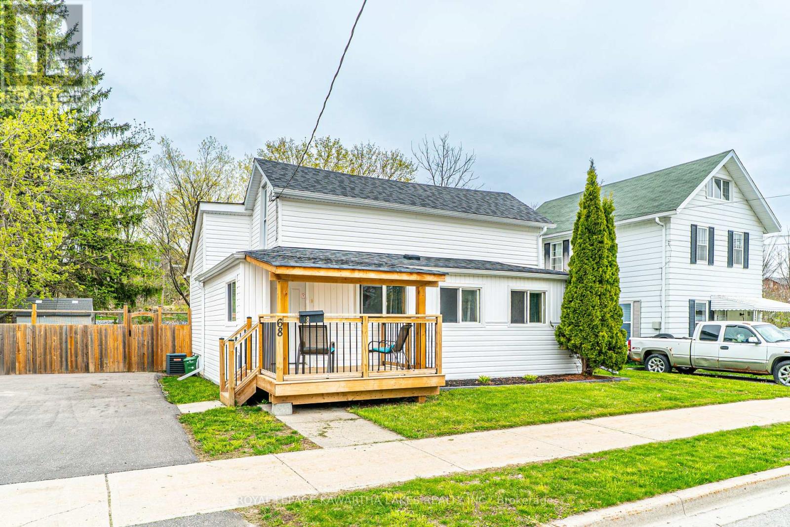 <div class="slider-price">$599,900</div><p>68 Ridout Street, Kawartha Lakes, Ontario</p>