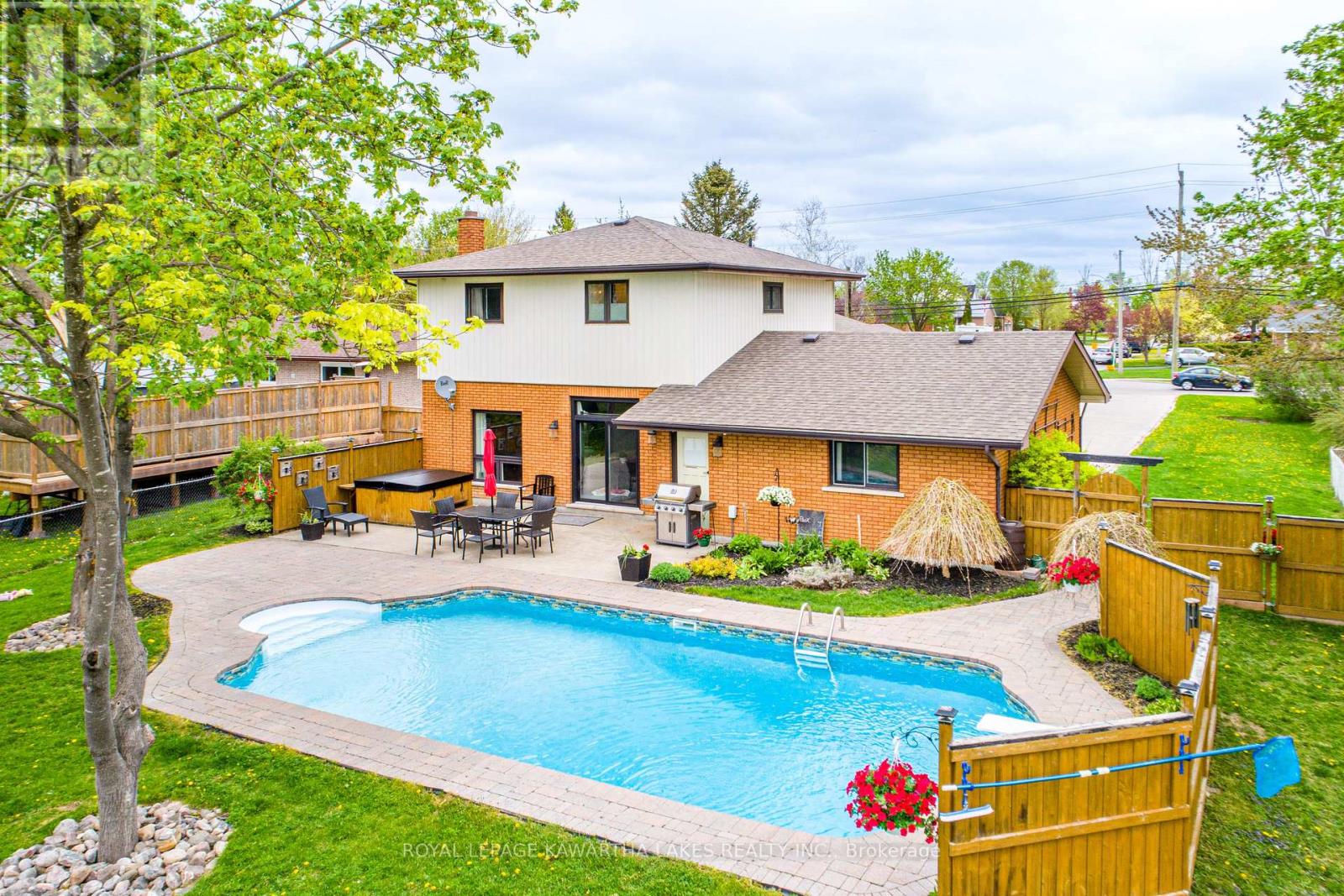 197 ANGELINE STREET N, Kawartha Lakes, Ontario