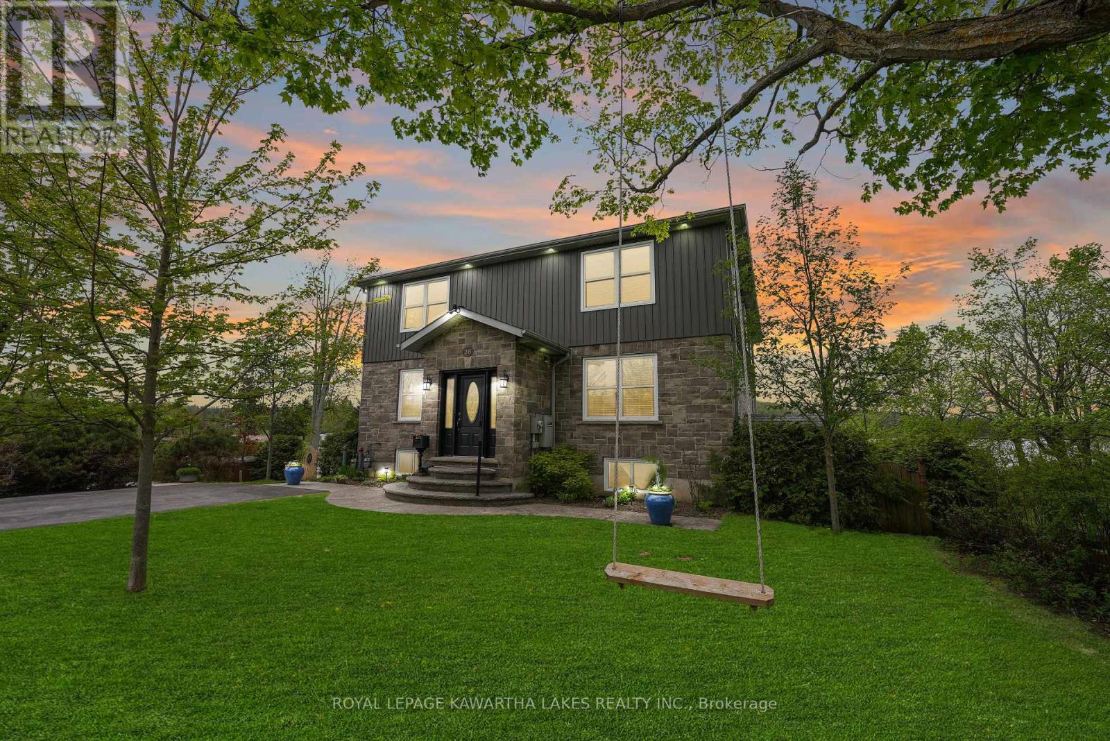 28 RUTLAND STREET E, Kawartha Lakes, Ontario