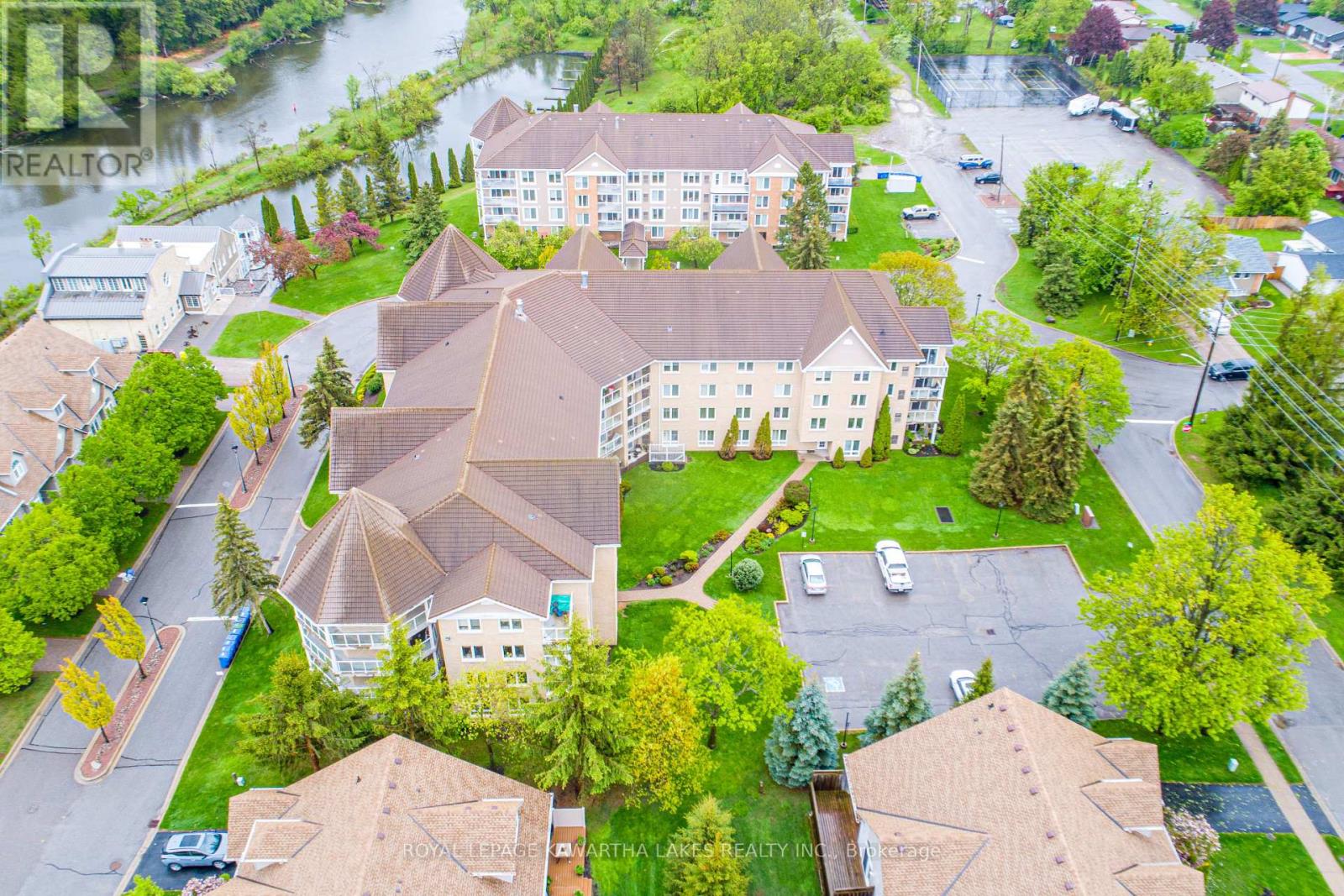 203 - 51 Rivermill Boulevard, Kawartha Lakes, Ontario  K9V 6E8 - Photo 4 - X12169130