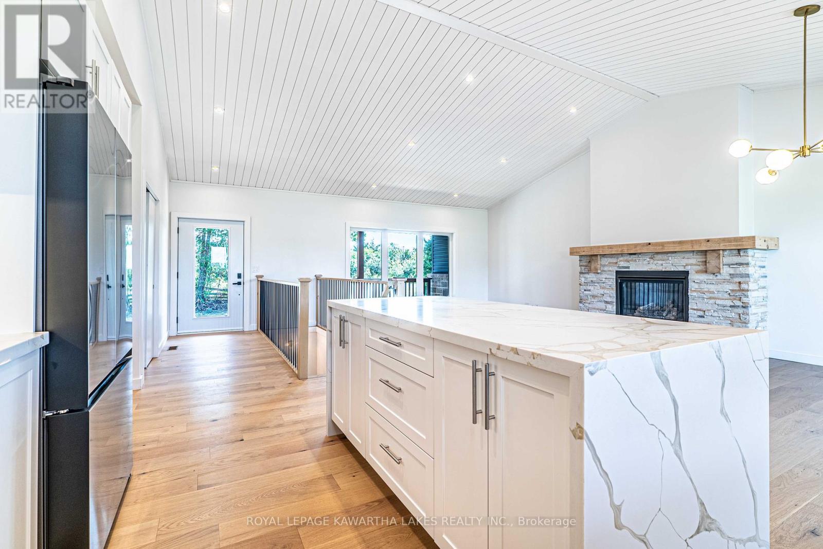 33 Coshs Road, Kawartha Lakes, Ontario  K0M 1A0 - Photo 7 - X12173613