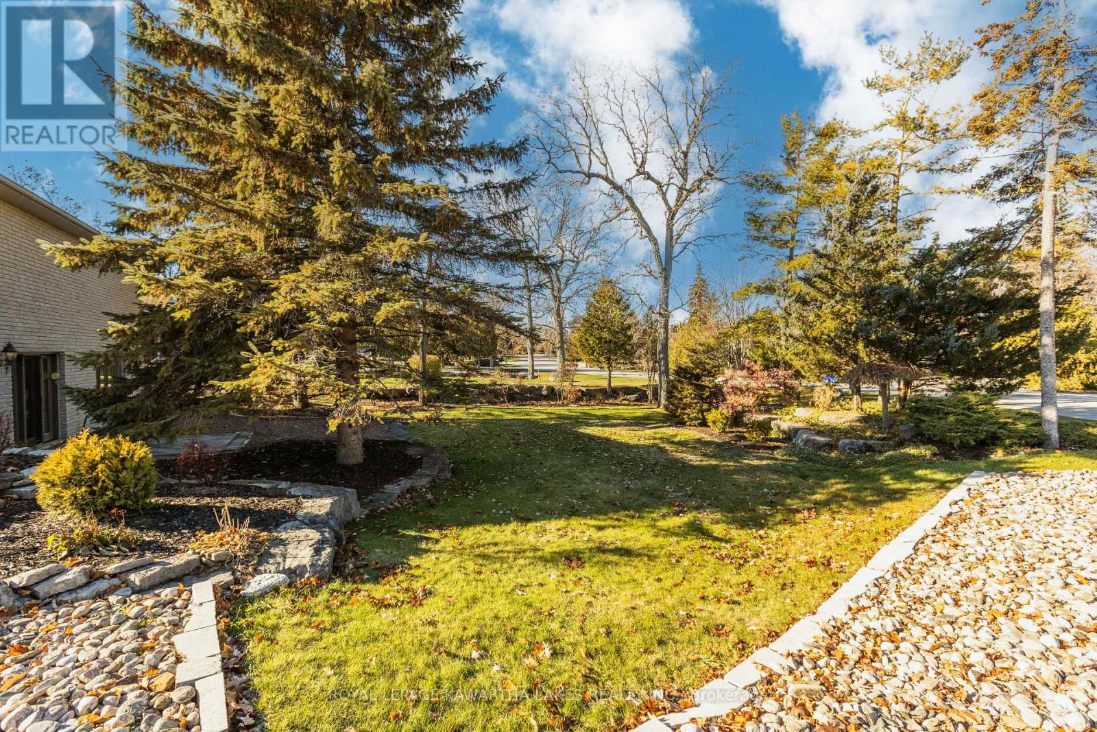 83 Navigators Trail, Kawartha Lakes, Ontario  K0M 1A0 - Photo 39 - X12565254