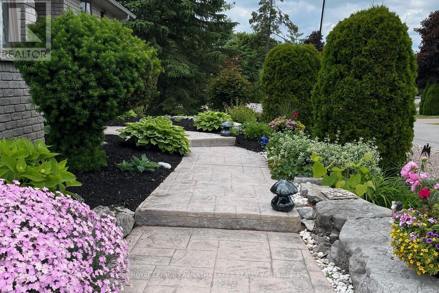 83 Navigators Trail, Kawartha Lakes, Ontario  K0M 1A0 - Photo 5 - X12565254